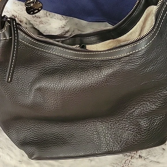 Dooney and Bourke ladies black  shoulder bag - Picture 5 of 8